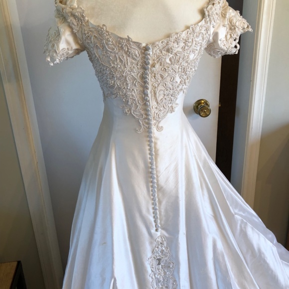 Wedding dress - Picture 3 of 16